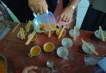 Mahasiswa KKN UIN Saizu Ubah Jelantah Jadi Lilin Aromaterapi