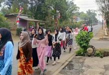 Ribuan Siswa SMKN 1 Kaligondang Meriahkan HUT RI dengan Karnaval Budaya