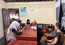 UMKM Naik Kelas: KKN UIN Saizu Dampingi Pemilik Tahu Tidu Urus NIB