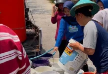 Demokrat Salurkan 5 Tangki Air Bersih ke Empat Desa di Banjarnegara
