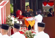Bupati Kebumen Pimpin Upacara HUT ke-81 RI, Serahkan 115 Unit Alsintan