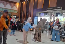 KAI Daop 5 Rayakan HUT Ke-81 RI Bersama Pelanggan