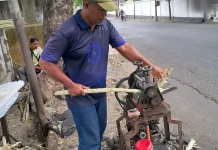 Es Tebu Murni Kaya Manfaat, namun Sepi Pembeli meski Cuaca Panas