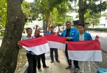KNPI Kabupaten Tegal Bagikan Ratusan Bendera Merah Putih kepada Masyarakat