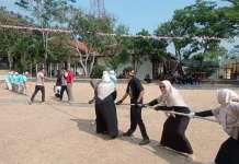 Lomba Tradisional Jadi Cara Guru SMAN 1 Sigaluh Rayakan HUT RI