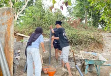 Kelompok KKN 17 UNUGHA Pasang 30 Reflektor Jalan di Desa Sumpinghayu