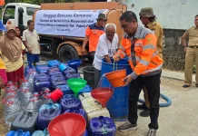 Solusi Bangun Indonesia Salurkan 150 Ribu Liter Air Bersih untuk Warga Cilacap