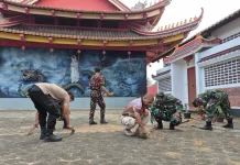 Korem 071/Wijayakusuma Gelar Karya Bakti di Kelenteng Boen Tek Bio Banyumas