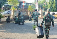 Warga Apresiasi Kegiatan Karya Bakti TNI di Gereja Katedral Purwokerto