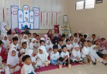 Manfaatkan PID, TKIT Permata Hati Gelar Bioskop Mini