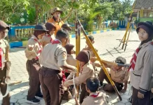 Pramuka SDN 2 Kalikesur Asah Keterampilan lewat Pionering