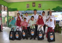 Pemkab Cilacap Salurkan 280 Paket Perlengkapan Sekolah untuk Siswa SD di Kutawaru
