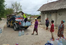Polisi Kebumen Bantu Warga Air Bersih