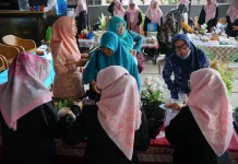 Meriah, Bazar Produk Unggulan Siswa Sekolah Lansia Istiqomah Banjarnegara