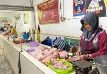 Harga Ayam Naik, Pedagang Pasar Manis Batasi Stok