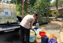 Polsek Kejobong Salurkan Bantuan Air Bersih ke Desa Langgar
