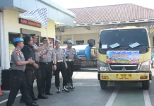 Polresta Cilacap Salurkan 35 Ribu Liter Air Bersih ke Warga Jeruklegi