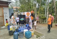 PAC GP Ansor Ajibarang Bersama Banser Salurkan Air Bersih ke Lima Desa