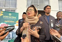 Wamendiktisaintek Tegaskan Manusia Indonesia Harus Mampu Mengkurasi AI