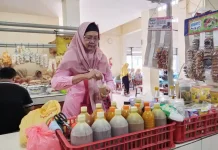 Jamu Tradisional Masih Diminati Anak Muda di Pasar Manis