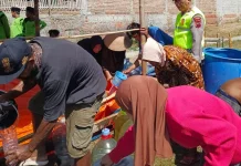 Kemarau Panjang, Polsek Karangsambung Salurkan 8.500 Liter Air
