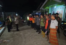 Polsek Bobotsari bersama Tim Gabungan Padamkan Kebakaran Lahan di Bukit Sigerung
