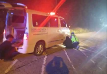 Ambulans Jenazah Kecelakaan di Karangreja, Polisi Bantu Evakuasi hingga Ganti Ban