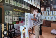 Pameran Wayang Dongeng Kenalkan Lukis Wayang kepada Siswa
