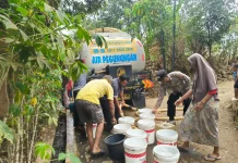 Polsek Bojong Salurkan Bantuan Air Bersih untuk Warga Terdampak Kemarau
