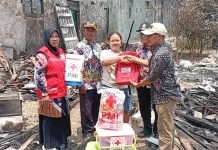 PMI Kabupaten Tegal Salurkan Bantuan Warga Terdampak Kebakaran di Karangwuluh