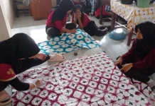 Siswa SMAN 1 Sigaluh Banjarnegara Belajar Membuat Batik Shibori