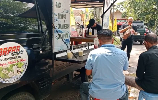 Klien Bapas Purwokerto Berdaya lewat Usaha Kelapa Muda