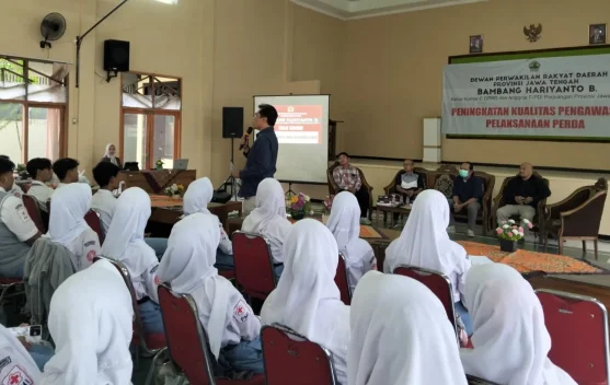 Ketua Komisi C DPRD Jateng Ajak Pelajar Melek Demokrasi