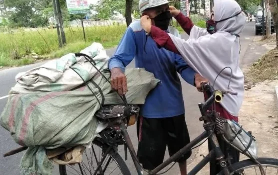 Umi Kulsum, Penolong Kaum Terpinggirkan