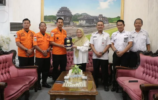 Tangani Longsor Situkung, Bupati Terima Piagam Penghargaan dari Basarnas