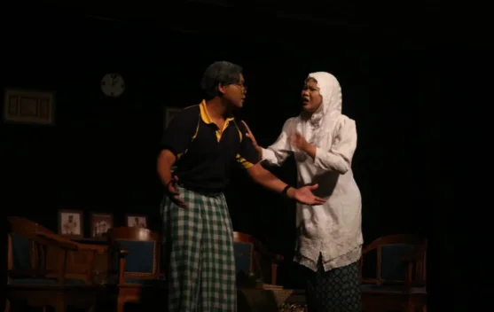 Teater, Sastra yang Dihidupkan di Atas Panggung
