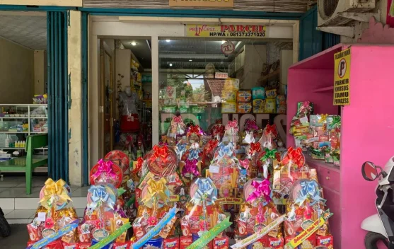 Tren Parcel Lebaran : Kombinasi Makanan dan Keramik Laris Manis
