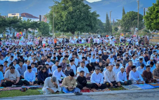 Ribuan Umat Muslim Tunaikan Sholat Idul Adha 1447 H di Alun-Alun Banjarnegara