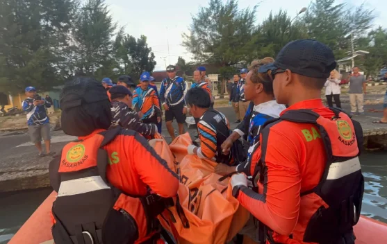 Diduga Terjatuh saat Memancing, ABK Cakra Mandiri Meninggal di Evakuasi Tim SAR