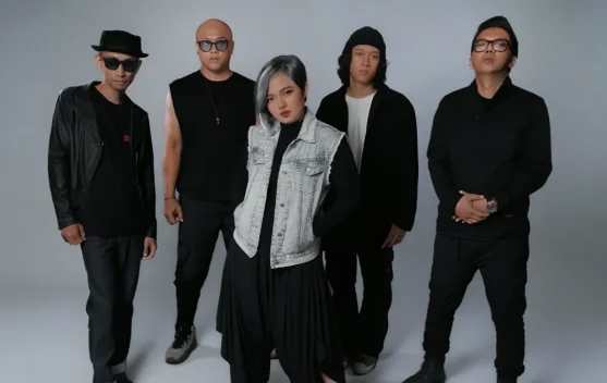 Wow !! Memulai Era Baru, Wayang rilis Single Baru, Vokalis Baru dan Genre Baru