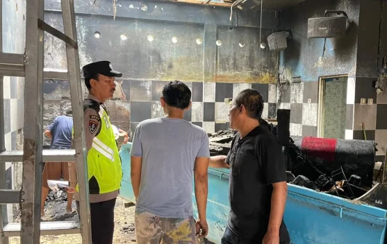 Korsleting Kipas Angin Diduga Picu Kebakaran Garasi Rental Mobil di Kebumen