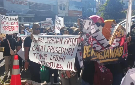 Ratusan Nasabah Mandiri Taspen Purwokerto Gelar Aksi, Tuntut Pembatalan Kredit