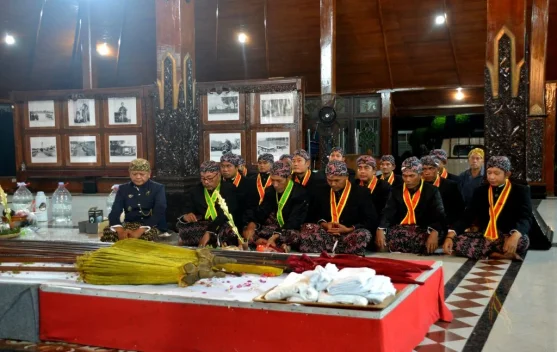 Melalui Tradisi Jamasan, Cilacap Rawat Pusaka dan Identitas Budaya