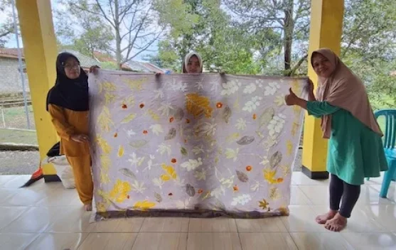PNM Dampingi Nasabah Mekaar Sulap Daun Jadi Produk Bernilai Jual