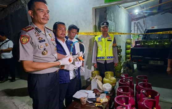 Diduga Oplos Gas 3 Kg ke Tabung 12 Kg Pangkalan LPG di Kesugihan Diamankan Polisi