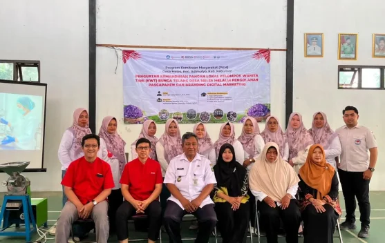 Tel-U Purwokerto Serahkan Alat Pengolah Bunga Telang ke Kelompok Wanita Tani Meles