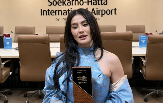 Pulang ke Tanah Air, Agnez Mo Terima Penghargaan Indonesia Berkarya