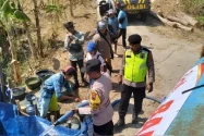 Kemarau, Warga Kebumen Dapat Bantuan Air dari Polres Kebumen