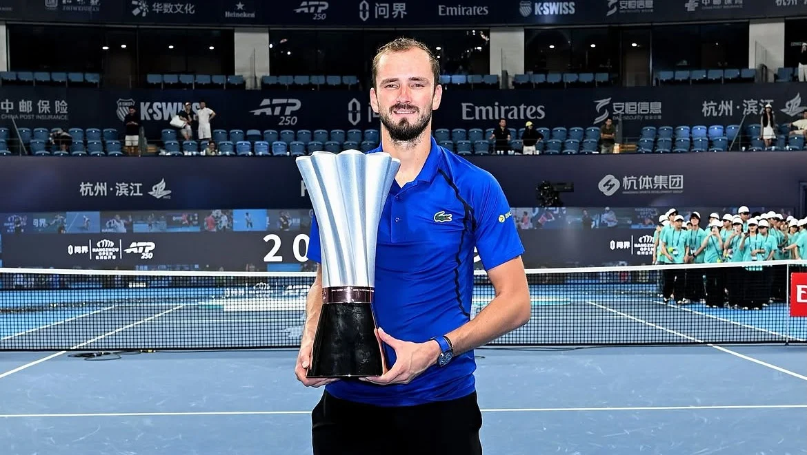 Medvedev Juara Hangzhou Open, Koleksi Gelar Ketiganya Tahun Ini | LPP RRI