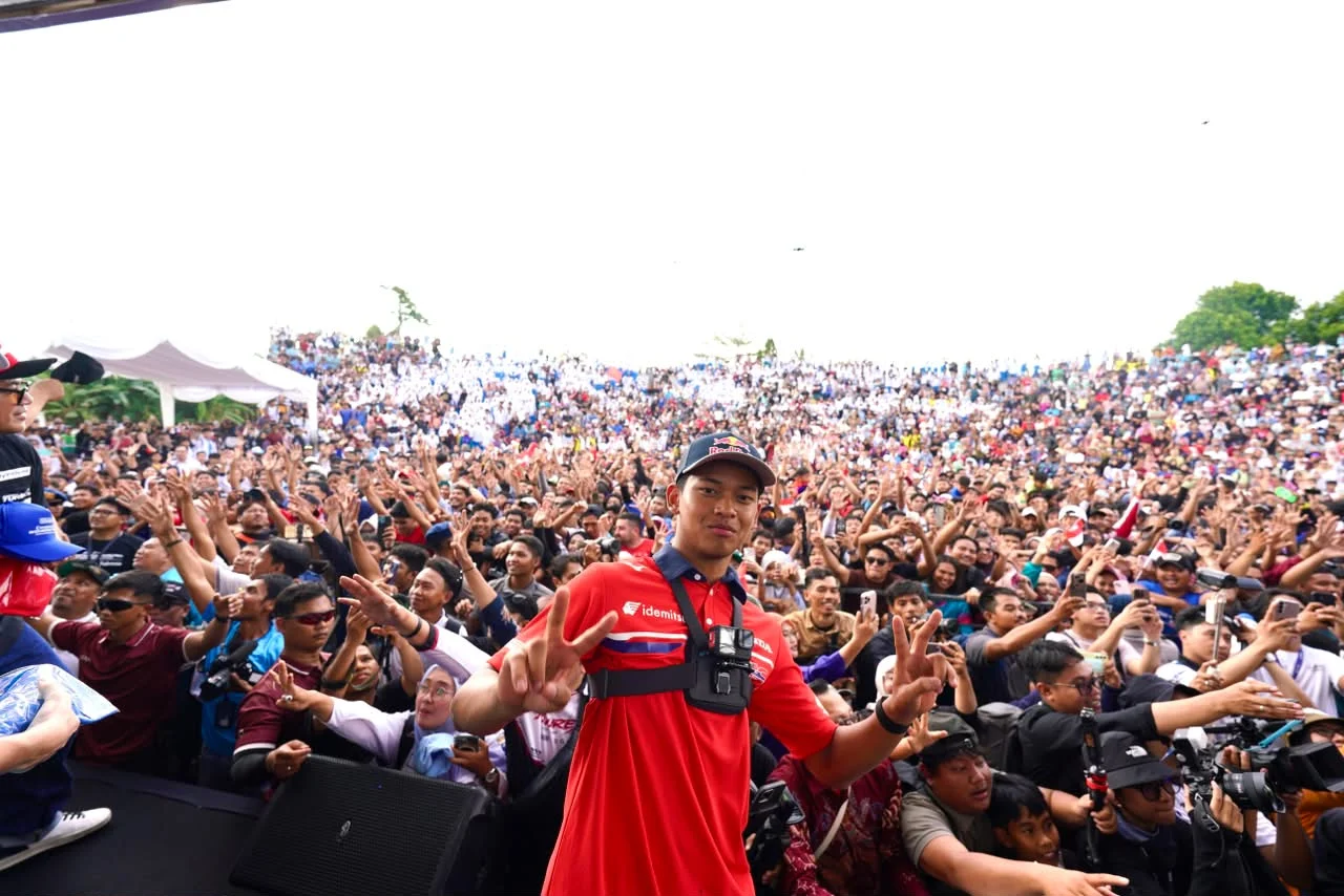 Ribuan Warga Sambut Riders Parade MotoGP 2026 di Mataram | LPP RRI